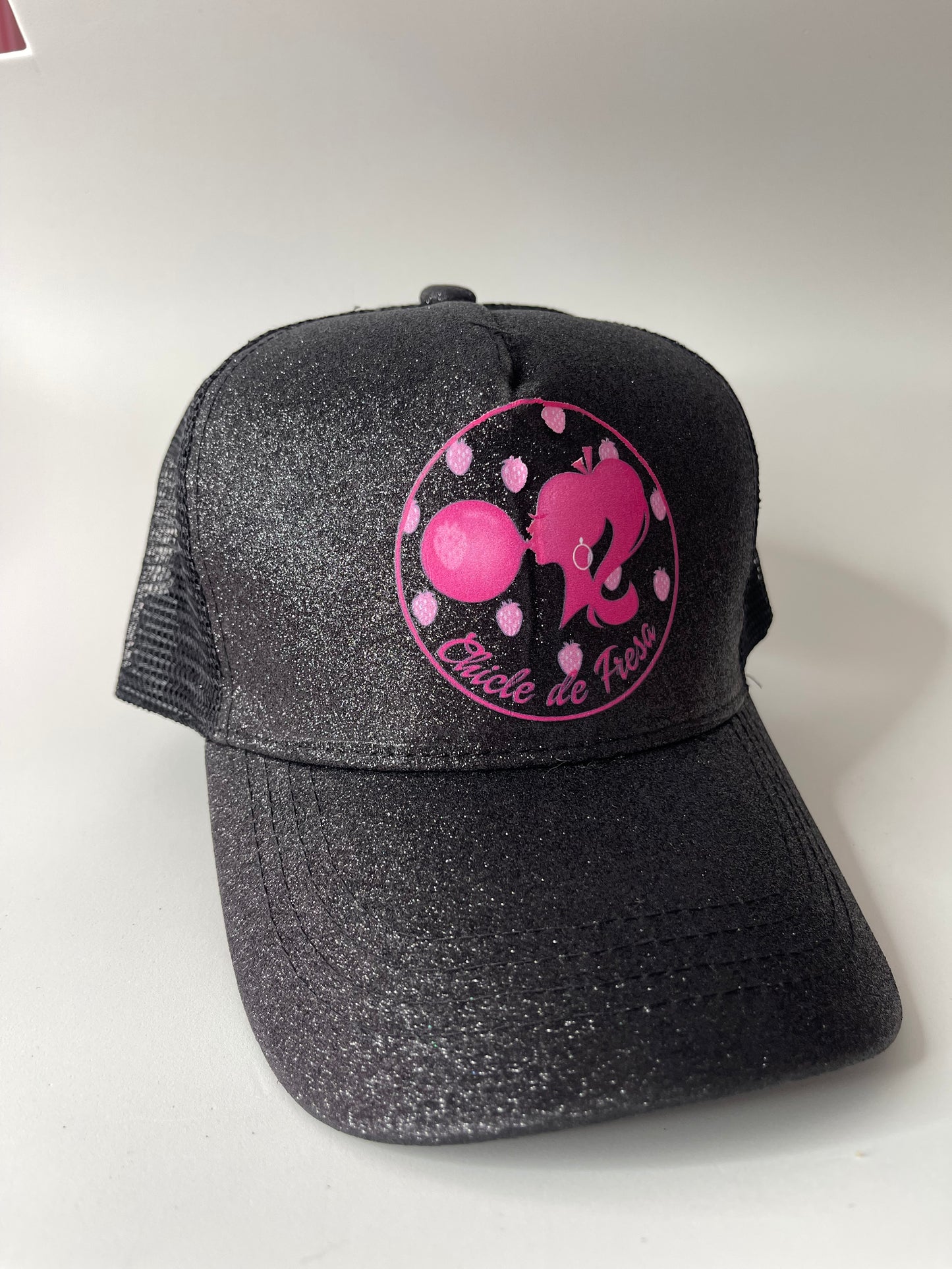 Gorra Chicle de Fresa glitter negro pompa